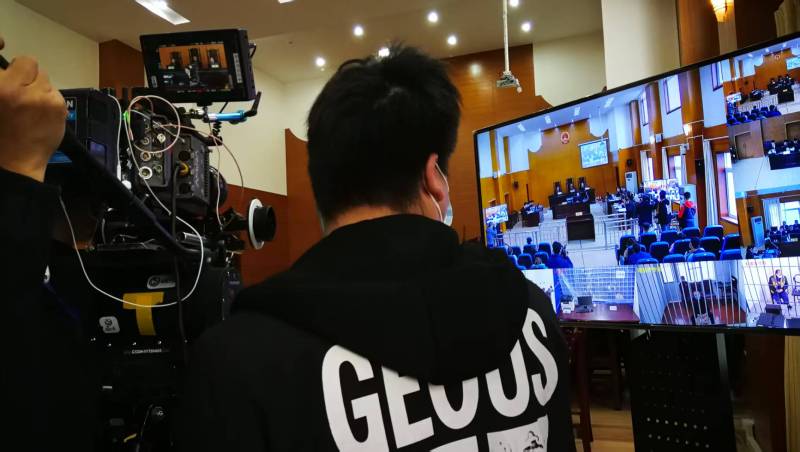 AI生成VS人工创意——防城区广告片拍摄公司的技术浪漫主义实践